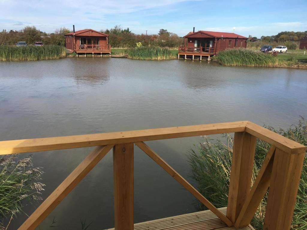 Lakeside Fishing Lodges ボストン エクステリア 写真